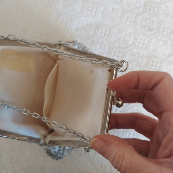 Vintage silver cloth beaded handbag - Picture 3 of 5